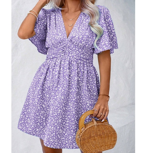 Plus Floral Print V neck Butterfly Sleeve Mini Dress - Picture 7 of 7